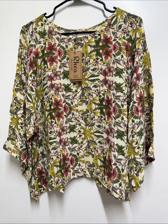 Rhea Tops - Floral Scoop Neck Tunic in Cream, Green & Pink